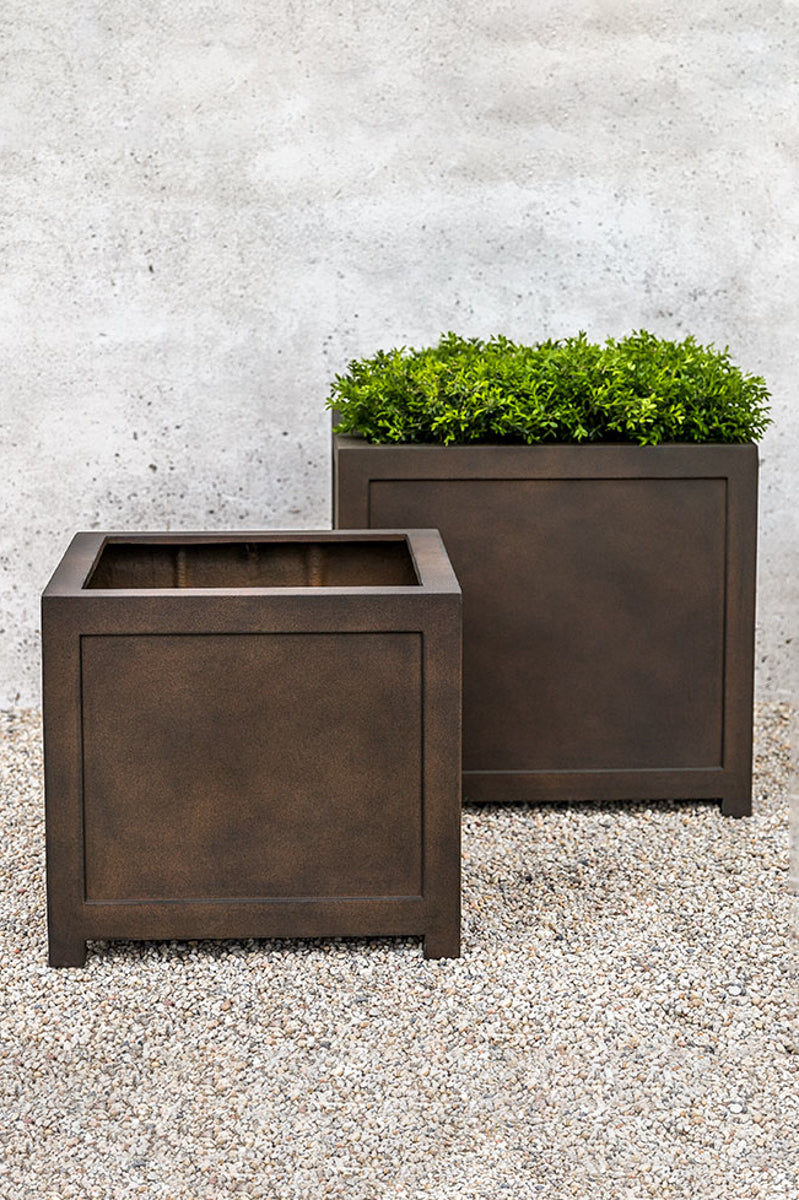 Campania Oxford Square Planter 22" Rust Lite
